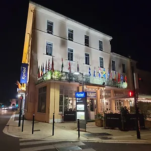 *** Hotel Kyriad Orange Centre - & Restaurant - La Galerie D'art Des Princes - Provence Alpes Cote D'azur - France - Proche A7-a9 - Exit21- Chateauneuf-du-pape Avignon Bollene Nimes Frankrig